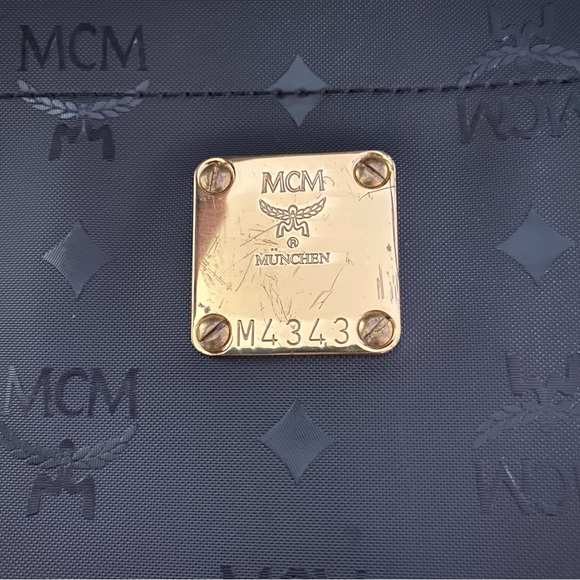 MCM Visetos Tote - Picture 12 of 15